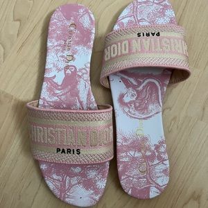 New Authentic Dior light pink slide US 11 EU41 w/receipt